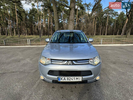 Міцубісі Аутлендер 2013 у Києві на Automoto.ua Сірий Міцубісі Аутлендер, об'ємом двигуна 2.4 л та пробігом 176 тис. км за 12700 $, фото 1 на Automoto.ua
