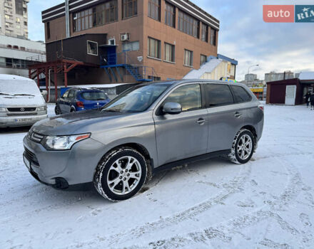 Серый Мицубиси Аутлендер, объемом двигателя 2.4 л и пробегом 320 тыс. км за 9800 $, фото 1 на Automoto.ua