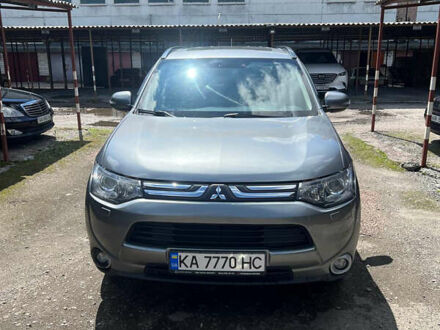 Мицубиси Аутлендер 2013 в Киеве на Automoto.ua Серый Мицубиси Аутлендер, объемом двигателя 2.36 л и пробегом 182 тыс. км за 14700 $, фото 1 на Automoto.ua