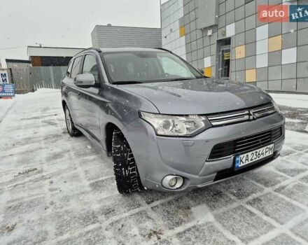 Серый Мицубиси Аутлендер, объемом двигателя 2 л и пробегом 272 тыс. км за 11500 $, фото 1 на Automoto.ua