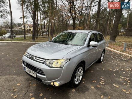 Серый Мицубиси Аутлендер, объемом двигателя 2.36 л и пробегом 177 тыс. км за 13499 $, фото 1 на Automoto.ua