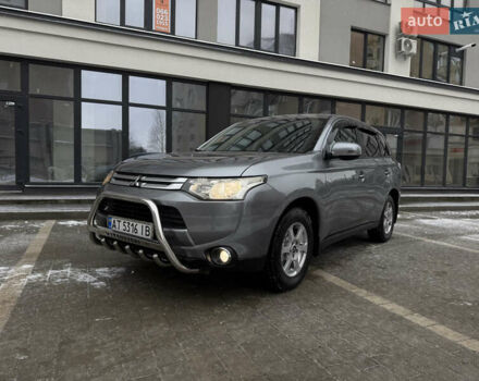 Серый Мицубиси Аутлендер, объемом двигателя 2 л и пробегом 137 тыс. км за 13950 $, фото 1 на Automoto.ua
