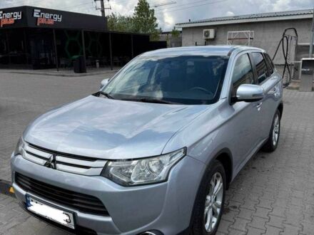 Мицубиси Аутлендер 2014 в Киеве на Automoto.ua Серый Мицубиси Аутлендер, объемом двигателя 2.4 л и пробегом 179 тыс. км за 11900 $, фото 1 на Automoto.ua