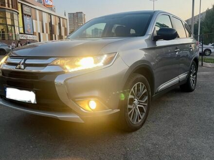 Серый Мицубиси Аутлендер, объемом двигателя 2.4 л и пробегом 225 тыс. км за 12000 $, фото 1 на Automoto.ua