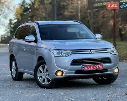 Сірий Міцубісі Аутлендер, об'ємом двигуна 2 л та пробігом 200 тис. км за 13999 $, фото 1 на Automoto.ua