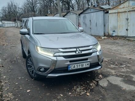 Серый Мицубиси Аутлендер, объемом двигателя 2.4 л и пробегом 250 тыс. км за 14500 $, фото 1 на Automoto.ua