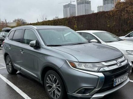 Серый Мицубиси Аутлендер, объемом двигателя 3 л и пробегом 214 тыс. км за 16000 $, фото 1 на Automoto.ua