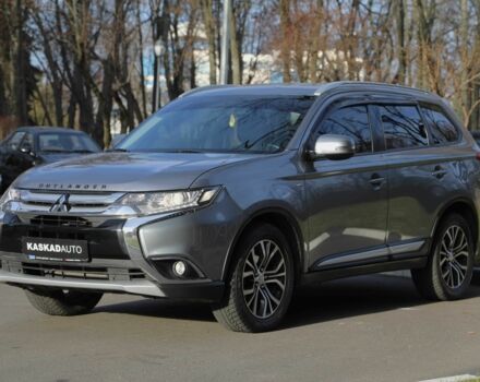 Серый Мицубиси Аутлендер, объемом двигателя 3 л и пробегом 190 тыс. км за 16700 $, фото 1 на Automoto.ua