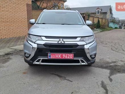 Серый Мицубиси Аутлендер, объемом двигателя 2.36 л и пробегом 120 тыс. км за 16100 $, фото 1 на Automoto.ua