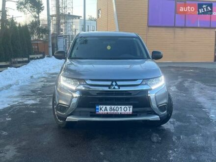 Міцубісі Аутлендер 2017 у Василькове на Automoto.ua Сірий Міцубісі Аутлендер, об'ємом двигуна 2.36 л та пробігом 241 тис. км за 13700 $, фото 1 на Automoto.ua