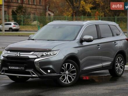 Серый Мицубиси Аутлендер, объемом двигателя 3 л и пробегом 195 тыс. км за 16900 $, фото 1 на Automoto.ua