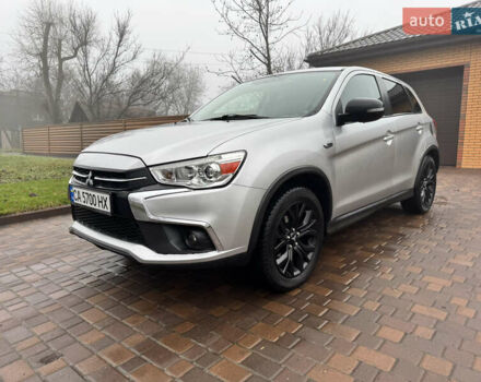 Серый Мицубиси Аутлендер, объемом двигателя 2 л и пробегом 161 тыс. км за 15500 $, фото 1 на Automoto.ua