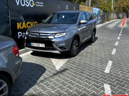 Серый Мицубиси Аутлендер, объемом двигателя 2.4 л и пробегом 240 тыс. км за 10500 $, фото 1 на Automoto.ua