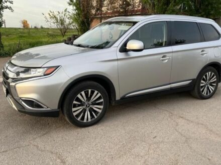 Серый Мицубиси Аутлендер, объемом двигателя 2.36 л и пробегом 110 тыс. км за 16000 $, фото 1 на Automoto.ua