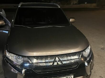Мицубиси Аутлендер 2018 в Львове на Automoto.ua Серый Мицубиси Аутлендер, объемом двигателя 2 л и пробегом 64 тыс. км за 26000 $, фото 1 на Automoto.ua