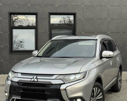 Серый Мицубиси Аутлендер, объемом двигателя 2.36 л и пробегом 40 тыс. км за 21000 $, фото 1 на Automoto.ua