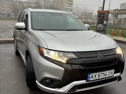 Сірий Міцубісі Аутлендер, об'ємом двигуна 2 л та пробігом 102 тис. км за 21500 $, фото 1 на Automoto.ua