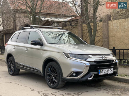 Мицубиси Аутлендер 2018 в Николаеве на Automoto.ua Серый Мицубиси Аутлендер, объемом двигателя 2.36 л и пробегом 37 тыс. км за 17700 $, фото 1 на Automoto.ua