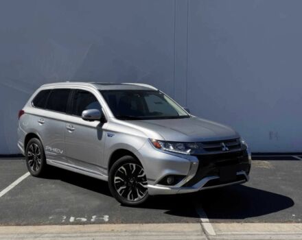 Серый Мицубиси Аутлендер, объемом двигателя 2 л и пробегом 36 тыс. км за 7100 $, фото 1 на Automoto.ua