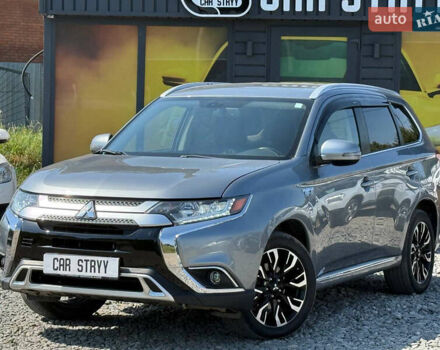 Сірий Міцубісі Аутлендер, об'ємом двигуна 2 л та пробігом 41 тис. км за 19999 $, фото 1 на Automoto.ua