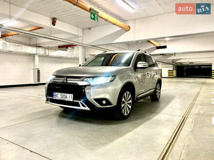 Мицубиси Аутлендер 2018 в Львове на Automoto.ua Серый Мицубиси Аутлендер, объемом двигателя 2 л и пробегом 75 тыс. км за 17100 $, фото 1 на Automoto.ua
