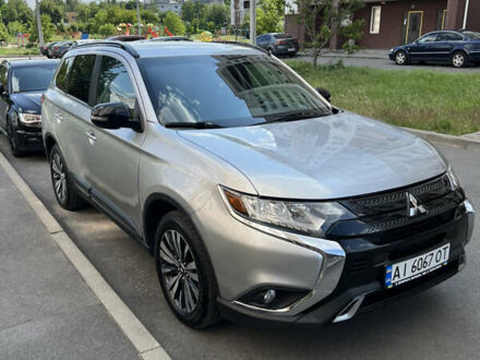 Міцубісі Аутлендер 2019 у Києві на Automoto.ua Сірий Міцубісі Аутлендер, об'ємом двигуна 2.36 л та пробігом 88 тис. км за 18200 $, фото 1 на Automoto.ua