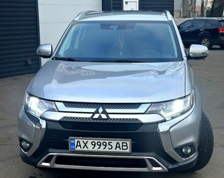 Серый Мицубиси Аутлендер, объемом двигателя 2.4 л и пробегом 115 тыс. км за 17000 $, фото 1 на Automoto.ua