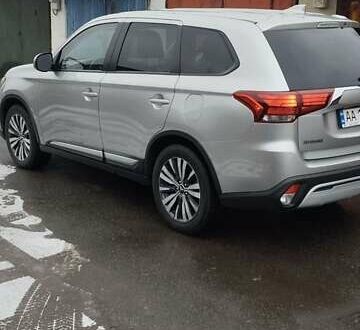 Мицубиси Аутлендер 2019 в Киеве на Automoto.ua Серый Мицубиси Аутлендер, объемом двигателя 2.36 л и пробегом 65 тыс. км за 17000 $, фото 1 на Automoto.ua