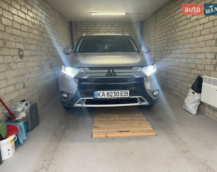 Сірий Міцубісі Аутлендер, об'ємом двигуна 2.36 л та пробігом 150 тис. км за 19000 $, фото 1 на Automoto.ua