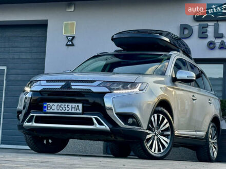 Міцубісі Аутлендер 2019 у Трускавце на Automoto.ua Сірий Міцубісі Аутлендер, об'ємом двигуна 2.4 л та пробігом 105 тис. км за 18500 $, фото 1 на Automoto.ua