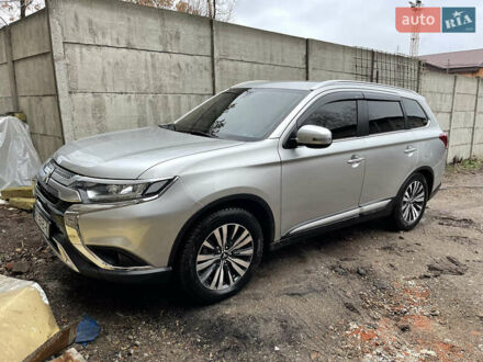 Мицубиси Аутлендер 2019 в Харькове на Automoto.ua Серый Мицубиси Аутлендер, объемом двигателя 2.36 л и пробегом 80 тыс. км за 22200 $, фото 1 на Automoto.ua