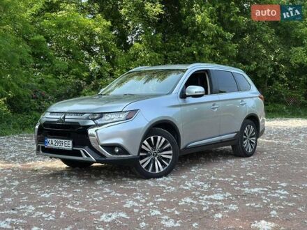 Мицубиси Аутлендер 2019 в Броварах на Automoto.ua Серый Мицубиси Аутлендер, объемом двигателя 2.4 л и пробегом 120 тыс. км за 21950 $, фото 1 на Automoto.ua