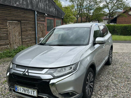 Міцубісі Аутлендер 2019 у Южне (Південне) на Automoto.ua Сірий Міцубісі Аутлендер, об'ємом двигуна 2.4 л та пробігом 841 тис. км за 18500 $, фото 1 на Automoto.ua