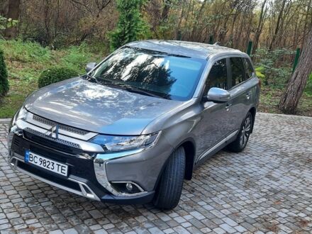 Мицубиси Аутлендер 2019 в Львове на Automoto.ua Серый Мицубиси Аутлендер, объемом двигателя 2.4 л и пробегом 88 тыс. км за 17500 $, фото 1 на Automoto.ua