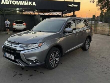 Мицубиси Аутлендер 2019 в Кривом Роге на Automoto.ua Серый Мицубиси Аутлендер, объемом двигателя 2.4 л и пробегом 80 тыс. км за 19100 $, фото 1 на Automoto.ua