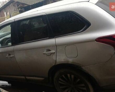 Серый Мицубиси Аутлендер, объемом двигателя 2.35 л и пробегом 100 тыс. км за 5500 $, фото 1 на Automoto.ua