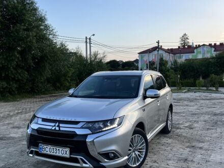 Мицубиси Аутлендер 2019 в Львове на Automoto.ua Серый Мицубиси Аутлендер, объемом двигателя 2 л и пробегом 66 тыс. км за 23500 $, фото 1 на Automoto.ua