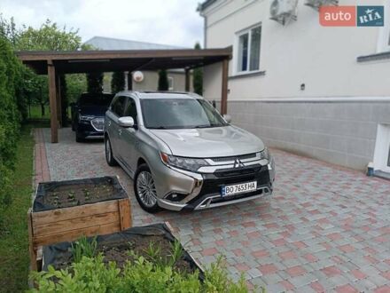 Міцубісі Аутлендер 2019 у Тернополі на Automoto.ua Сірий Міцубісі Аутлендер, об'ємом двигуна 2 л та пробігом 205 тис. км за 22000 $, фото 1 на Automoto.ua