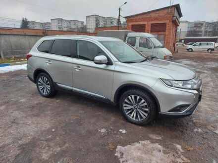 Серый Мицубиси Аутлендер, объемом двигателя 2.4 л и пробегом 85 тыс. км за 20500 $, фото 1 на Automoto.ua