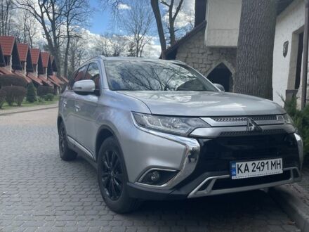 Мицубиси Аутлендер 2020 в Киеве на Automoto.ua Серый Мицубиси Аутлендер, объемом двигателя 2.4 л и пробегом 100 тыс. км за 22000 $, фото 1 на Automoto.ua