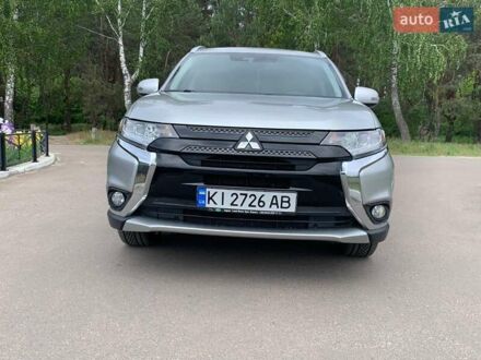 Міцубісі Аутлендер 2020 у Броварах на Automoto.ua Сірий Міцубісі Аутлендер, об'ємом двигуна 2.38 л та пробігом 118 тис. км за 18499 $, фото 1 на Automoto.ua