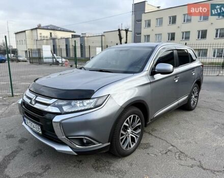 Серый Мицубиси Аутлендер, объемом двигателя 2.36 л и пробегом 136 тыс. км за 15000 $, фото 1 на Automoto.ua