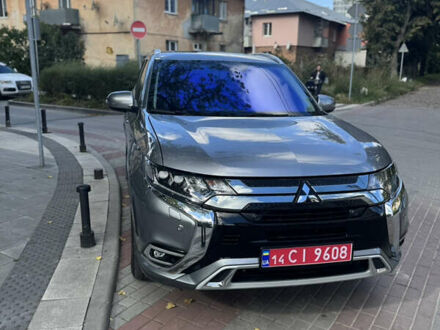 Мицубиси Аутлендер 2020 в Львове на Automoto.ua Серый Мицубиси Аутлендер, объемом двигателя 2 л и пробегом 53 тыс. км за 21900 $, фото 1 на Automoto.ua