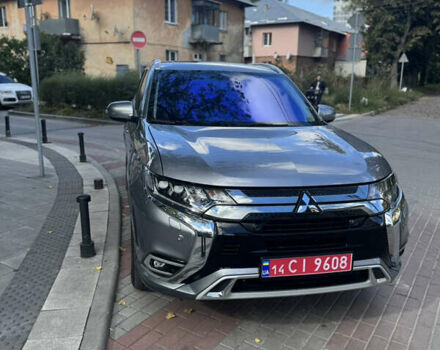 Сірий Міцубісі Аутлендер, об'ємом двигуна 2 л та пробігом 53 тис. км за 21900 $, фото 1 на Automoto.ua