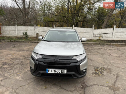 Мицубиси Аутлендер 2020 в Кропивницком (Кировограде) на Automoto.ua Серый Мицубиси Аутлендер, объемом двигателя 2 л и пробегом 100 тыс. км за 18300 $, фото 1 на Automoto.ua