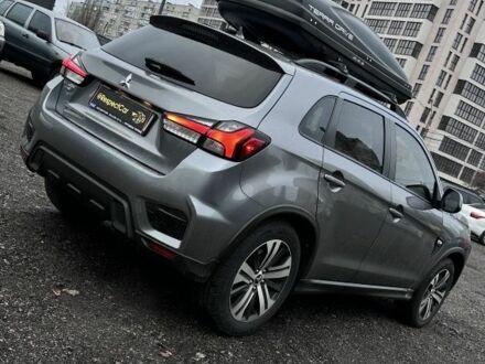 Серый Мицубиси Аутлендер, объемом двигателя 2 л и пробегом 70 тыс. км за 16799 $, фото 1 на Automoto.ua