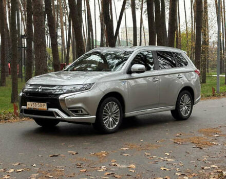 Серый Мицубиси Аутлендер, объемом двигателя 2.36 л и пробегом 179 тыс. км за 24900 $, фото 1 на Automoto.ua