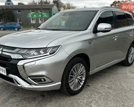 Сірий Міцубісі Аутлендер, об'ємом двигуна 2.36 л та пробігом 179 тис. км за 24950 $, фото 1 на Automoto.ua