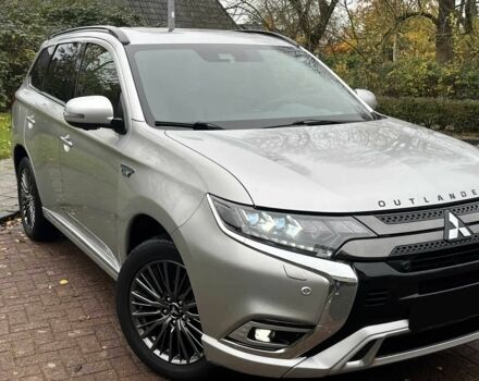 Серый Мицубиси Аутлендер, объемом двигателя 2.4 л и пробегом 49 тыс. км за 13300 $, фото 1 на Automoto.ua