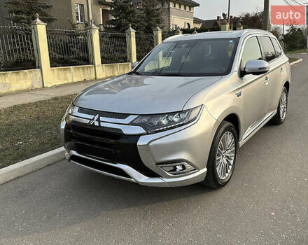 Серый Мицубиси Аутлендер, объемом двигателя 2 л и пробегом 42 тыс. км за 19100 $, фото 1 на Automoto.ua